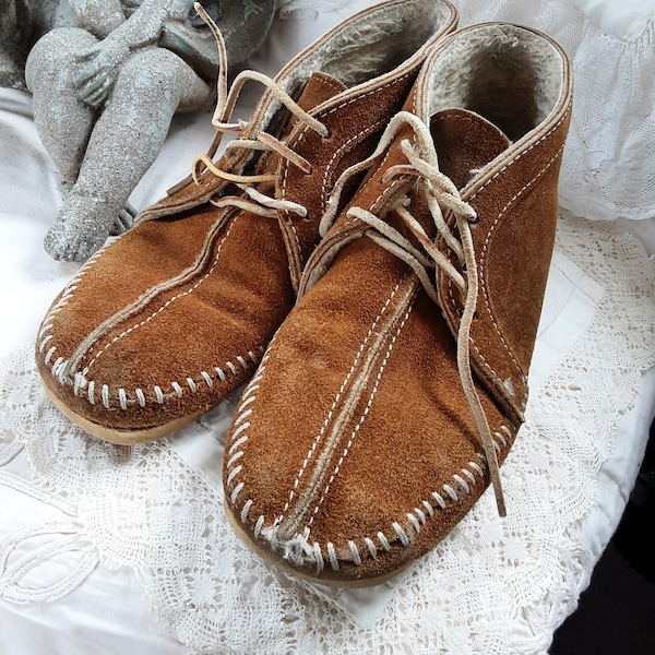 1970s era Vintage Moccasin Desert Boots * Nifty Unique Style * Lace up Ankle Boots * Suede Leather