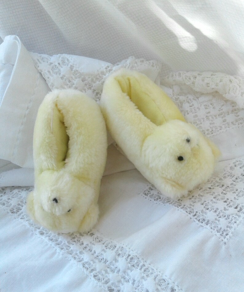 Unisex Boys Girls Little House shoes Bear Head Accents Vintage Fuzzy Bears Slip On Baby Slippers Cream White Tone Faux Fur