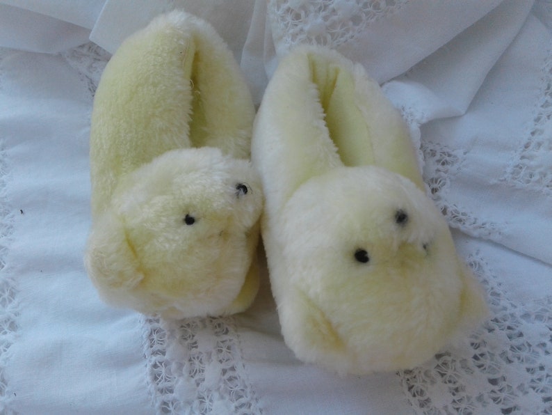 Unisex Boys Girls Little House shoes Bear Head Accents Vintage Fuzzy Bears Slip On Baby Slippers Cream White Tone Faux Fur