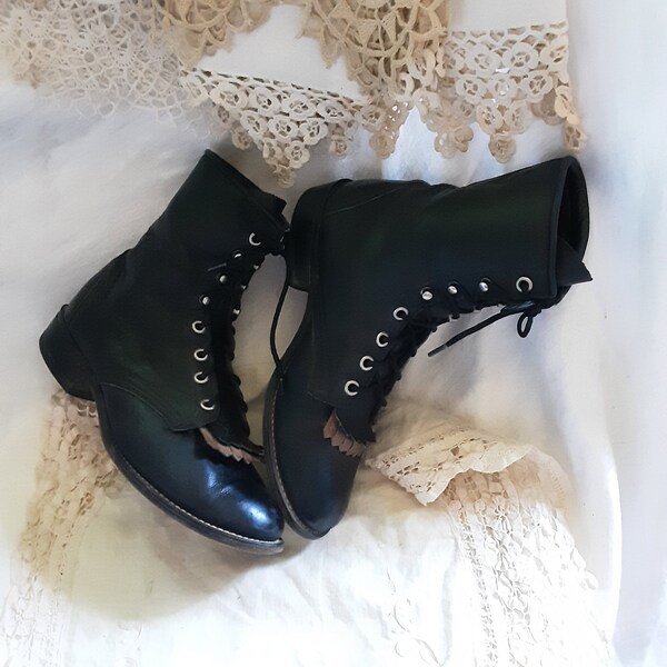 Vintage Women's Laredo Black Kiltie Lace Up Ankle Boots * Western Cowboy Ranch Wear * USA Made * Marked Size 8