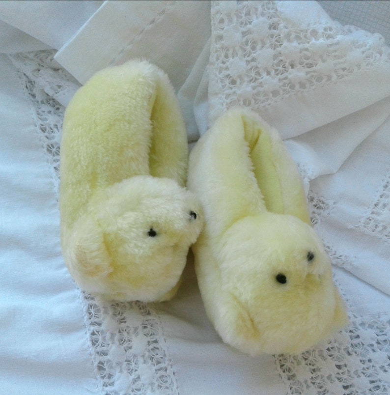 Unisex Boys Girls Little House shoes Bear Head Accents Vintage Fuzzy Bears Slip On Baby Slippers Cream White Tone Faux Fur