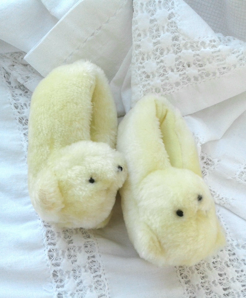 Unisex Boys Girls Little House shoes Bear Head Accents Vintage Fuzzy Bears Slip On Baby Slippers Cream White Tone Faux Fur