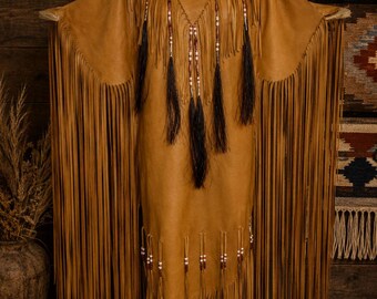 Poncho en cuir à franges pour femme, robe en peau de daim d'inspiration autochtone, cape à franges western faite à la main, maxi tenue de festival en cuir perlé
