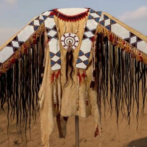 Herrskjorta med pärlmönster i hjortskinn | Ceremoniell tunika med mockafransar från amerikansk ursprungsbefolkning | Traditionell vintage-topp med tribalt uttalande