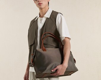Conjunto de chaleco y polo para hombre, corte holgado, mezcla de algodón, gris verdoso y verde bambú, estilo minimalista veraniego urbano.