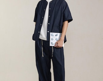 Camisa de manga corta para hombre, sin cuello, de algodón y cáñamo, azul vaquero, azul y marrón, estilo minimalista veraniego urbano.