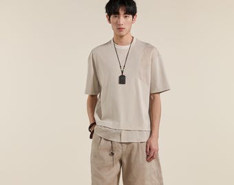 Camiseta de hombre color gris albaricoque, corte recto, confeccionada en mezcla de lyocell, estilo minimalista y holgado, ideal para el verano.