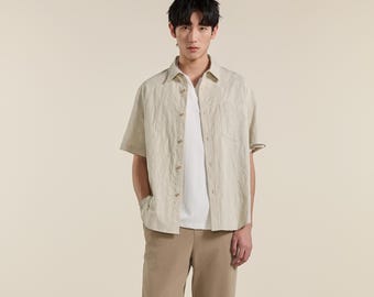 Camisa de manga corta de algodón y lino gris albaricoque para hombre, corte cómodo.