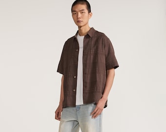 Camisa de manga corta holgada para hombre, de algodón, viscosa y lino texturizado marrón.