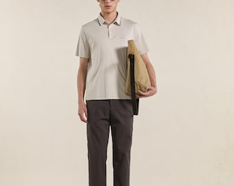 Polo de manga corta para hombre, mezcla de algodón, gris albaricoque, corte cómodo, estilo urbano minimalista de verano.