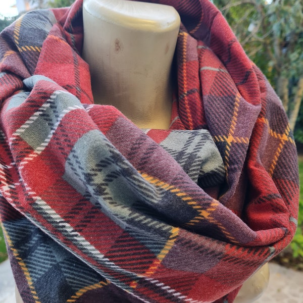 Gathered Scarf in Red/Burgundy