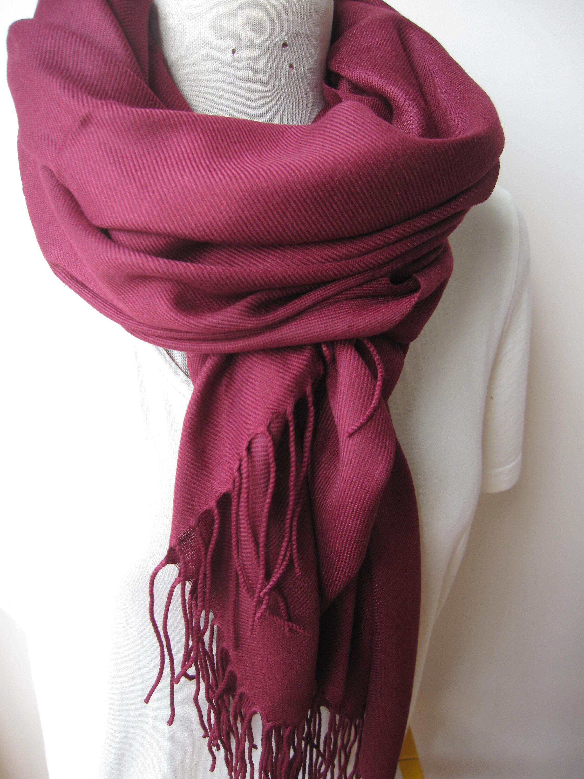 Zijdezachte Sjaal - Dames Sjaal - Bordeaux Rood - Lazy Cat Sieraden Zijdezachte Sjaal - Dames Sjaal - Bordeaux Rood - Lazy Cat Sieraden