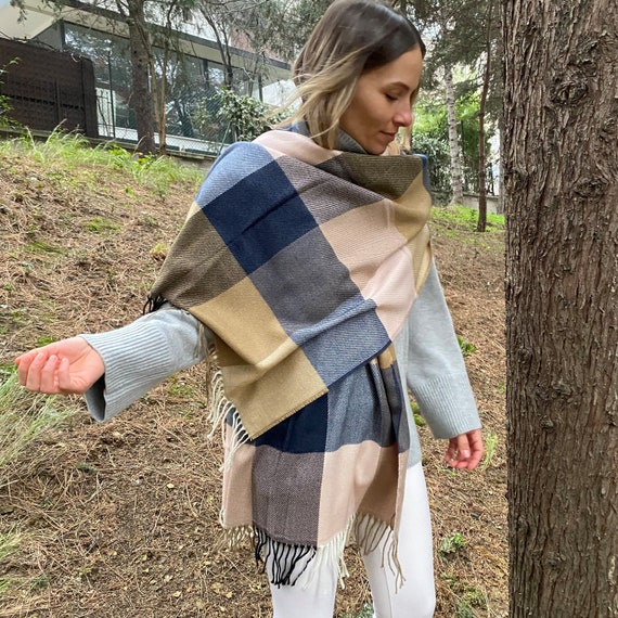 Poncho plaid à capuche bleu marine femme