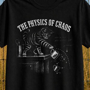 T-shirt met natuurkunde-kat, grappig T-shirt met kat die een kopje van tafel stoot, T-shirt met chaostheorie-graphic, cadeau voor natuurkundeleraar, T-shirt voor kattenliefhebber en nerd