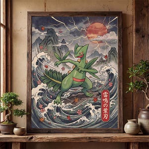 Pode incluir: Uma impressão emoldurada com uma criatura verde semelhante a um lagarto em uma pose dinâmica, em um cenário de ondas estilizadas, montanhas e um sol vermelho. A obra de arte tem uma estética japonesa, com texto em uma caixa retangular vermelha. A impressão é exibida em uma superfície de madeira.