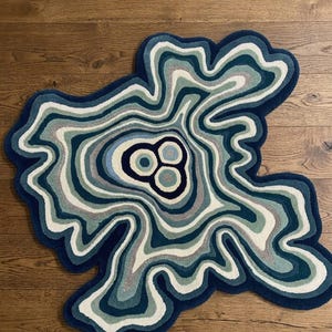 Tappeto moderno irregolare trapuntato - Tappeto in lana a forma di geode astratto blu e verde acqua