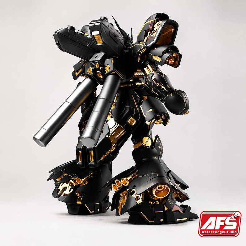 Puede incluir: Modelo detallado de un robot mec&aacute;nico negro y dorado. El robot presenta intrincados detalles con acentos dorados en su armadura y grandes armas cil&iacute;ndricas. El modelo est&aacute; sobre una superficie blanca. El logotipo "AFS AsterForgeStudio" est&aacute; en la esquina inferior derecha.