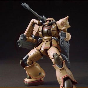 Puede incluir: Modelo de robot m&oacute;vil de color marr&oacute;n y beige, en pose din&aacute;mica. El robot tiene un ca&ntilde;&oacute;n grande y sostiene un arma. Detalles rojos y el n&uacute;mero "09" son visibles. Modelo detallado, ideal para coleccionistas.