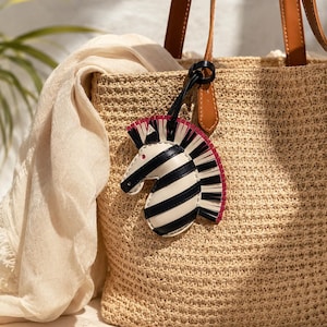 エルメス ホースモチーフ キーホルダー 箱付 ヴィンテージ バッグチャーム 希少 Hermes horse bag charm - Etsy 日本