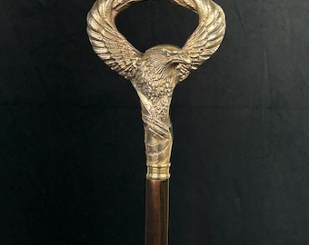 Wandelstok met adelaarskop, gedraaide hardhouten schacht, messing handvat, herenaccessoire