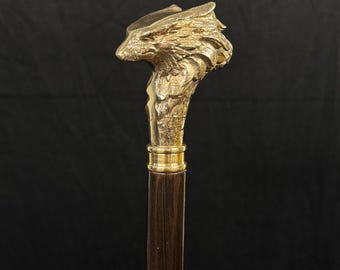 Bastón con cabeza de grifo, mango de latón hecho a mano y vara de madera dura tallada.