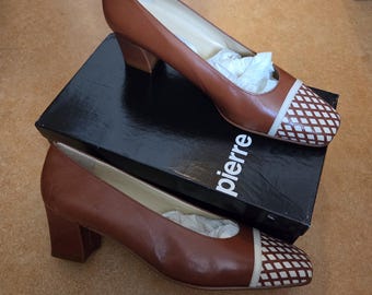 Vintage 90s Pierre Cardin Paris Heels Brown Business Casual Pumps Size 40