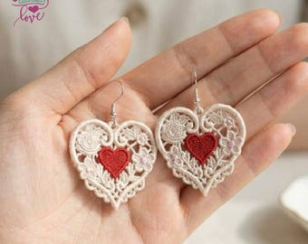 Diseño de bordado de pendientes con forma de corazón floral FSL