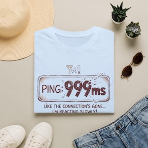 高ピング999ms Tシャツ | ゲーマー向けレイテンシー おもしろインターネットラグTシャツ