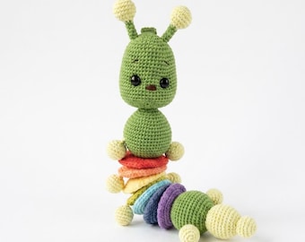 Wzór na grzechotkę gąsienicę na szydełku, zabawka amigurumi dla niemowląt, tęczowy robaczek w formacie PDF