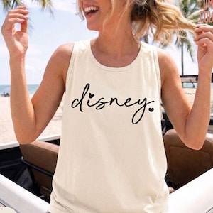 Camiseta sin mangas minimalista de Disney de Comfort Colors®, camiseta de viaje de Disney para mujer, camiseta estética de vacaciones de Disney, conjunto a juego para viaje de verano para chicas.