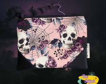 Make Up Bag, Coin Purse, Zippered Bag, Halloween Zippered Bag Goth Girl, Alternative Girl, Quilted Bag, Handmade Item, Skull and Roses