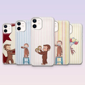Op de afbeelding: Een verzameling telefoonhoesjes met een bruin aapje in verschillende poses. De hoesjes hebben streep- en sterpatronen in rood, blauw, roze en geel. De aap wordt afgebeeld terwijl hij zijn tanden poetst, een spiegel vasthoudt en met ballonnen.