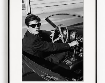 Alain Delon in Ferrari - Stampa, Arte da parete in bianco e nero, Stampa vintage, Stampe fotografiche, Stampa fotografica d'arte