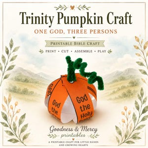 Puede incluir: Una manualidad de calabaza de papel con tiras naranjas que llevan el texto God the Father y God the Holy Spirit, rematada con un tallo de limpiapipas verde. El fondo muestra el texto Trinity Pumpkin Craft, One God, Three Persons, Printable Bible Craft, Print, Cut, Assemble, Play y Goodness & Mercy printables.