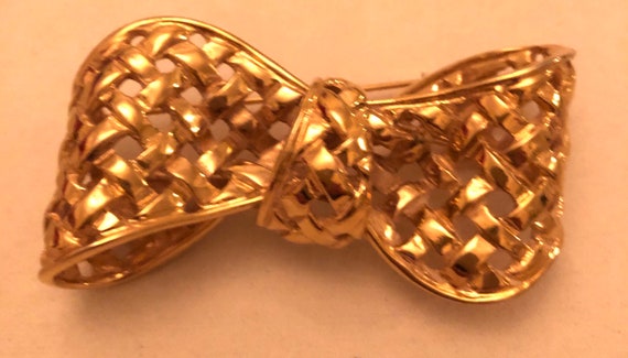 Large 3 “Gold Metal Lattice Bow BROOCH - pin. Sig… - image 2