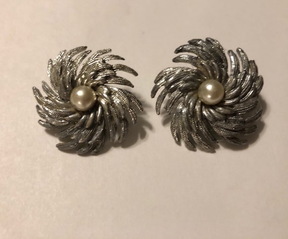 Sarah Coventry Large Silver Swirl Vintage Clip On… - image 1