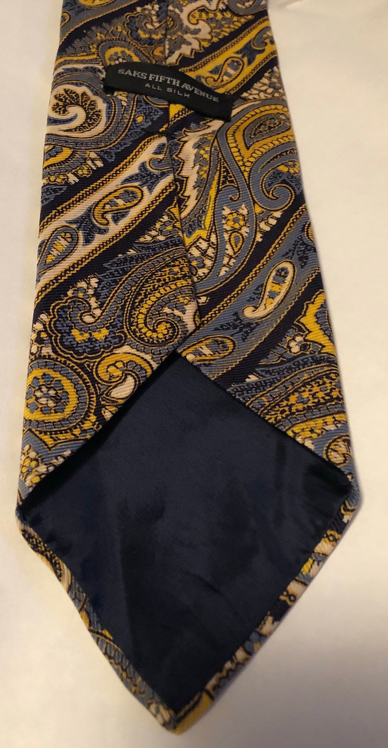 Sacks Fifth Avenue Men/'s Vintage Necktie Blue-Yellow-Paisley 4width Silk
