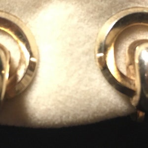 Delma Earrings 1950s Art Deco Gold Round Screw-Back Earrings