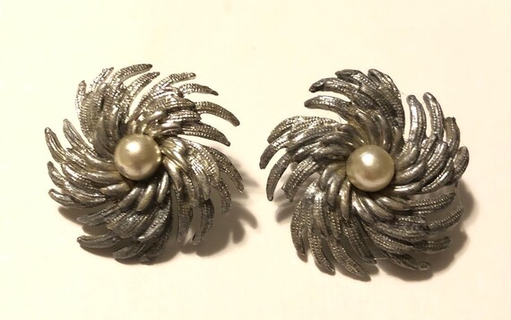 Sarah Coventry Large Silver Swirl Vintage Clip On… - image 2