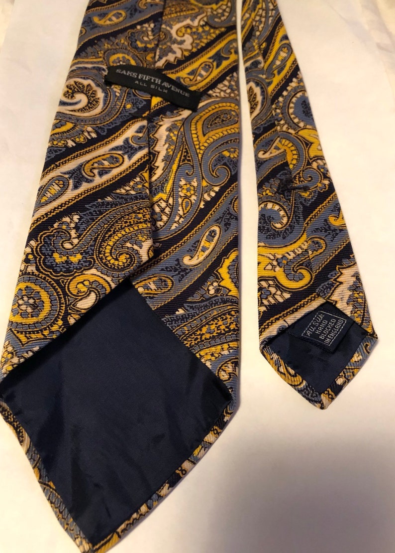 Sacks Fifth Avenue Men/'s Vintage Necktie Blue-Yellow-Paisley 4width Silk