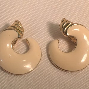 Crown Trifari Enamel Gold & Cream- Off White- Beige Clip On  Earrings 1980s