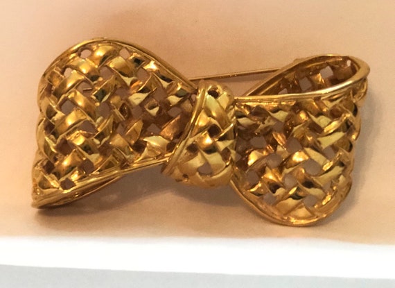 Large 3 “Gold Metal Lattice Bow BROOCH - pin. Sig… - image 5
