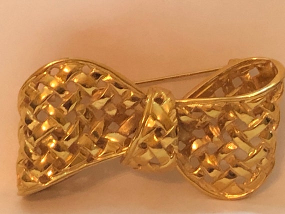 Large 3 “Gold Metal Lattice Bow BROOCH - pin. Sig… - image 3