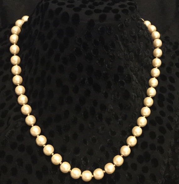 Vintage Pearl Necklace Hand knotted strand of Pear
