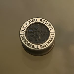 Vintage U.S. WWI Naval Reserve Honorable Discharge Lapel Pin- Bronze