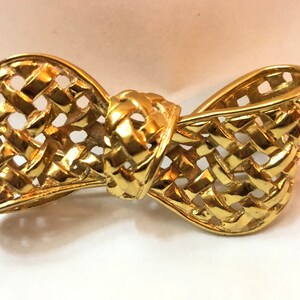 Große 3 &quot;Gold Metall Gitter Schleife BROSCHE - Anstecknadel. Signiert VOUGEBIJOUX - Französischer Designer - Traumhaft - circa 80er Jahre