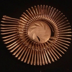 Vintage Abstract Round Spiral Design Scarf Clip gold tone