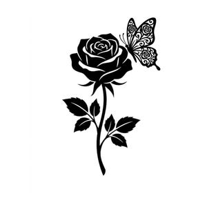 Könnte beinhalten: Eine schwarze Silhouette-Grafik einer einzelnen Rose mit Stiel und Blättern, ergänzt durch einen Schmetterling mit komplizierten filigranen Flügelmustern auf der rechten Seite der Rosenblüte, alles in Schwarz auf weißem Hintergrund.