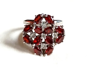 Vintage silver ring with garnet