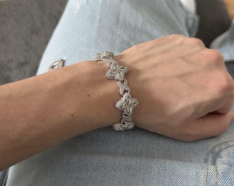 Pulseira Cravejada de Pedras Azul-Turquesa e Branca